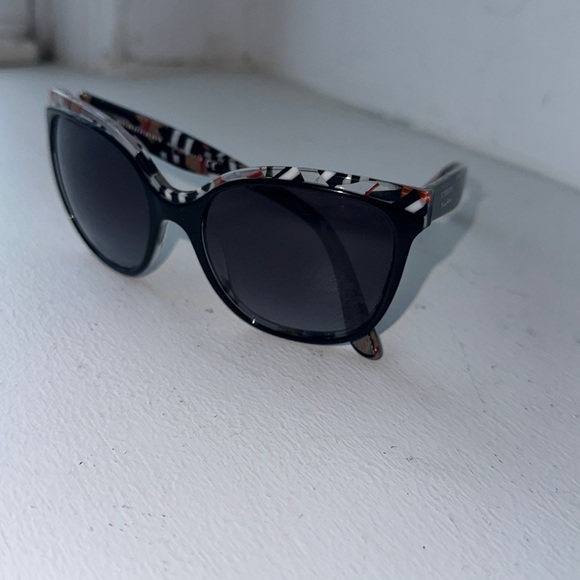 Burberry Accessories - Burberry Sunglasses 🕶️
